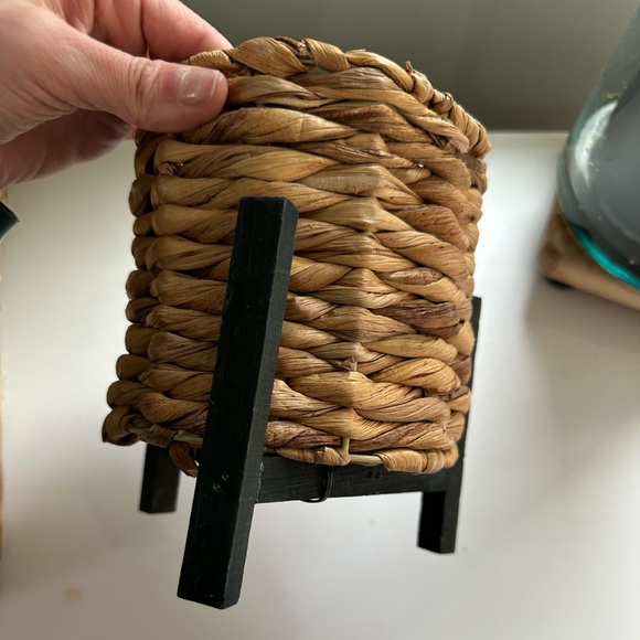 Small Rattan Basket Stand • Trinket Basket • Mini Plant Stand - Picture 4 of 7